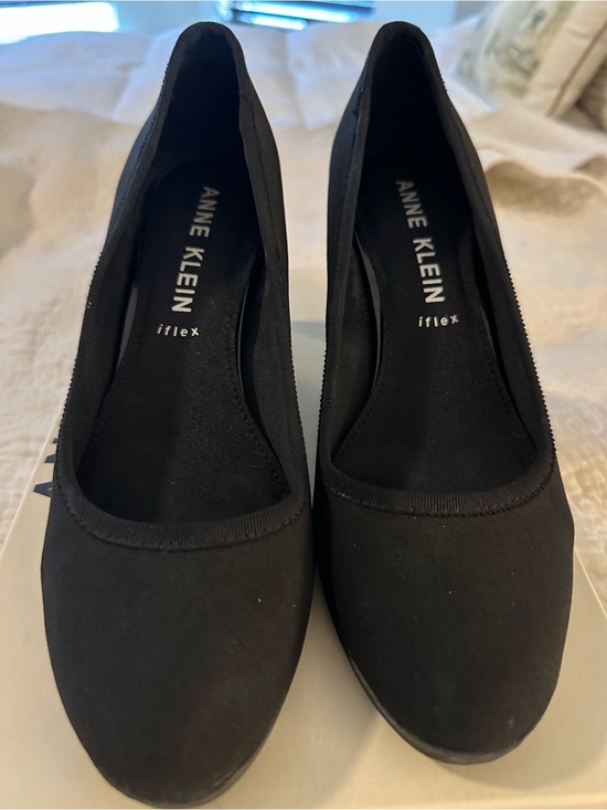 Anne Klein Shoes - Anne Klein Black Round-Toe Iflex Heels